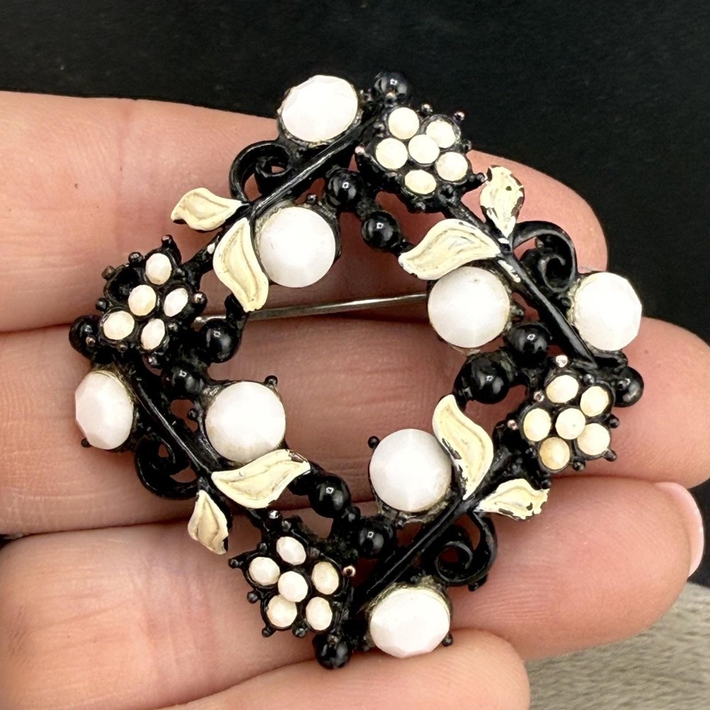 Vintage Estate Brooch Black White Enamel Floral Wreath Square Pin 1.5in